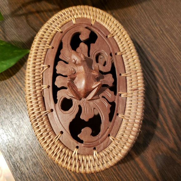 Vintage Indonesia Lombok Wood Rattan Carved Frog Lidded Basket Trinket Box 6" - Picture 7 of 9